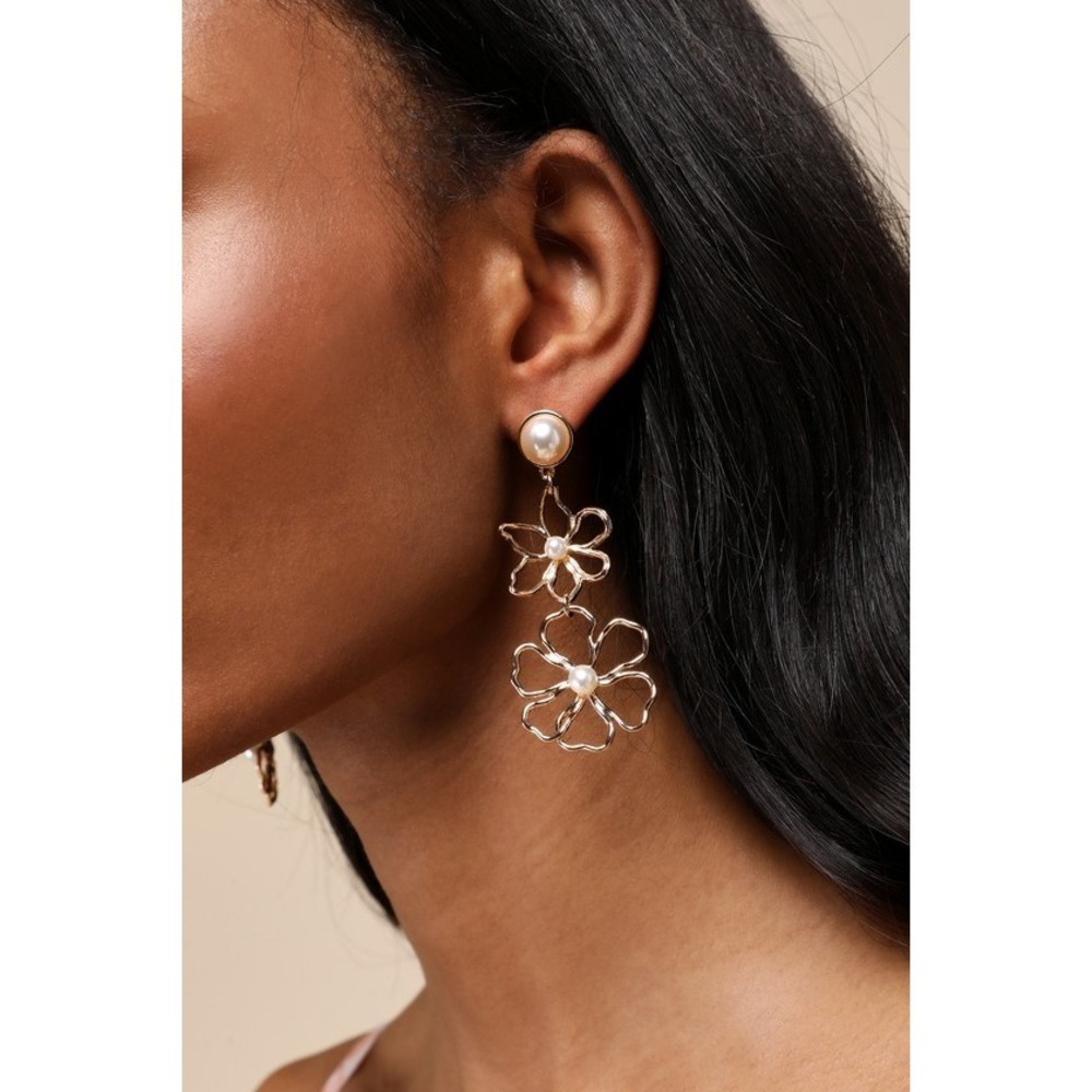 Lulus Perfect Expression Gold Pearl Flower Statement Drop Earrings